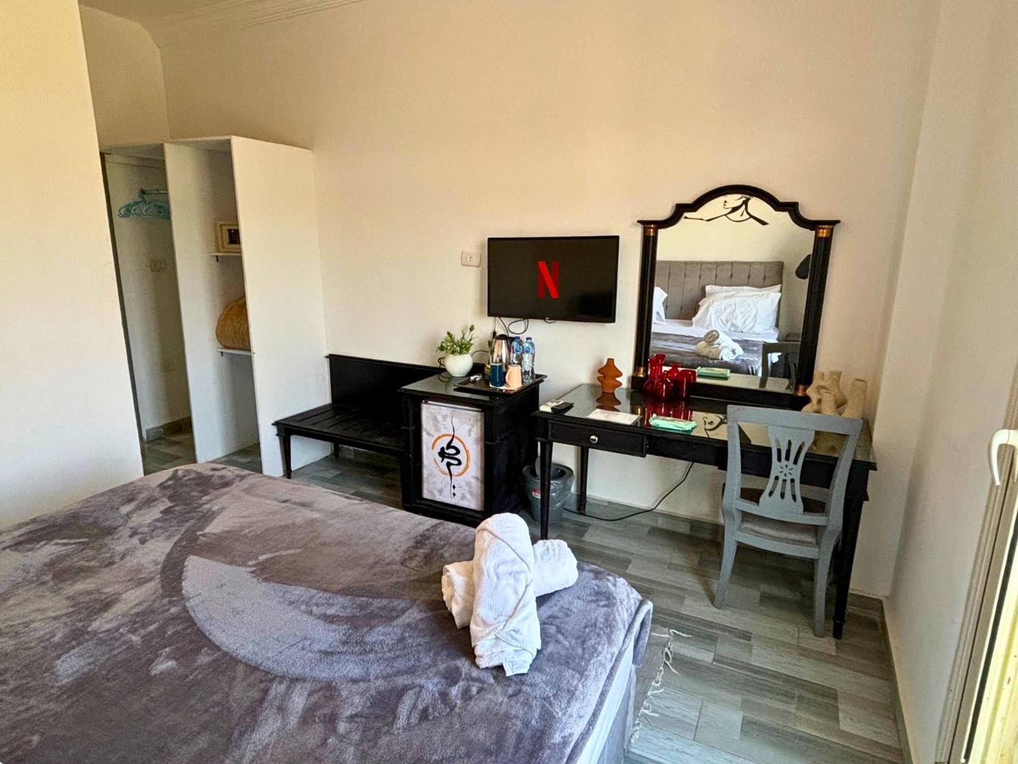 K Boutique Hotel Medspa-Pyramids & Grand Egyptian Museum Ghatati エクステリア 写真