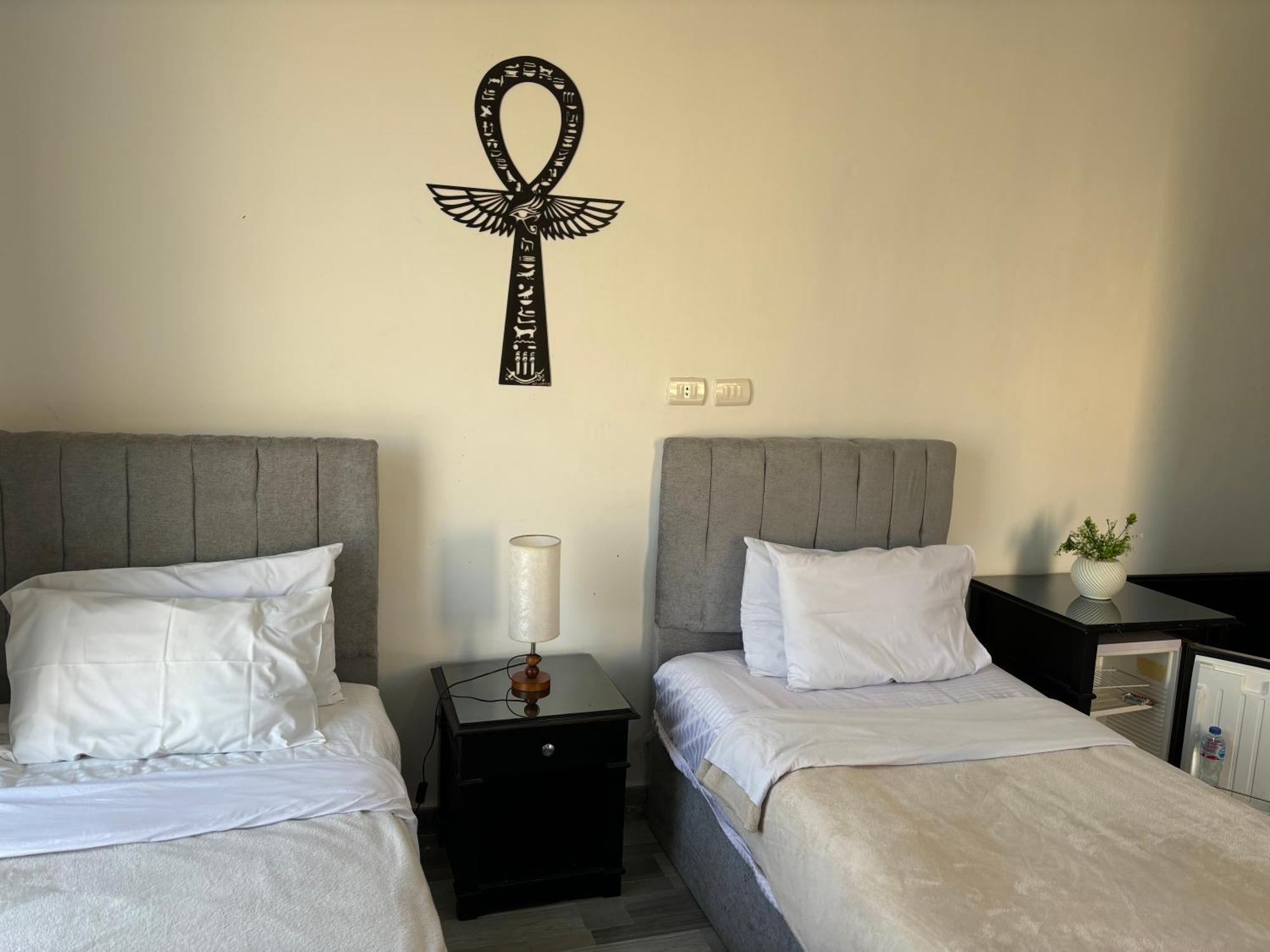 K Boutique Hotel Medspa-Pyramids & Grand Egyptian Museum Ghatati エクステリア 写真