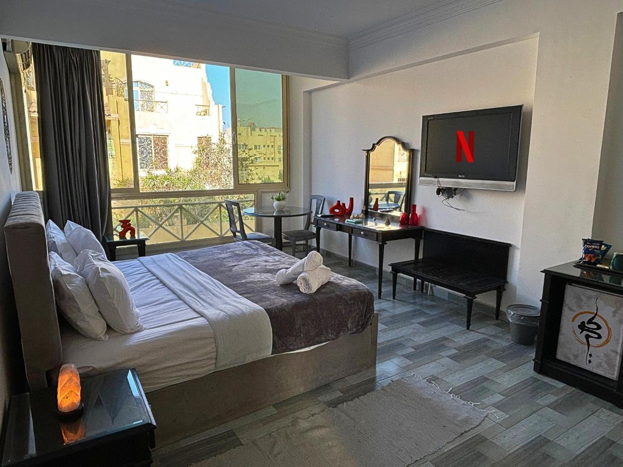K Boutique Hotel Medspa-Pyramids & Grand Egyptian Museum Ghatati エクステリア 写真